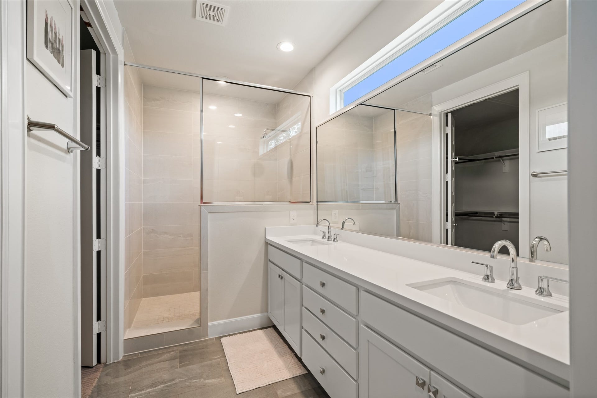 502 W Donovan Street, #A, Houston, TX 77091 Ensuite with double sinks, an oversized walk-in shower, a private water closet, and a walk-in closet.