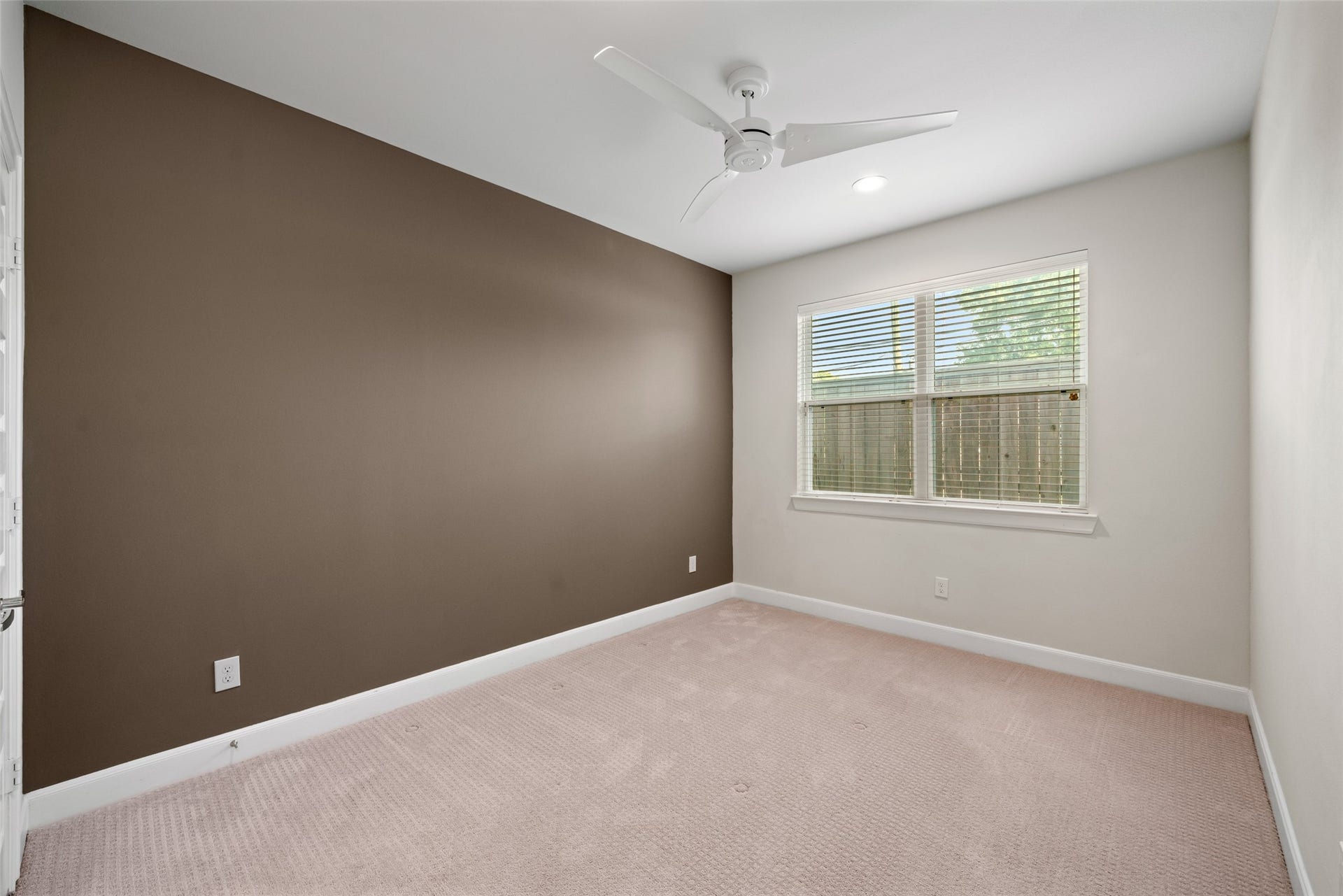 502 W Donovan Street, #A, Houston, TX 77091 First floor bedroom with large closet.
