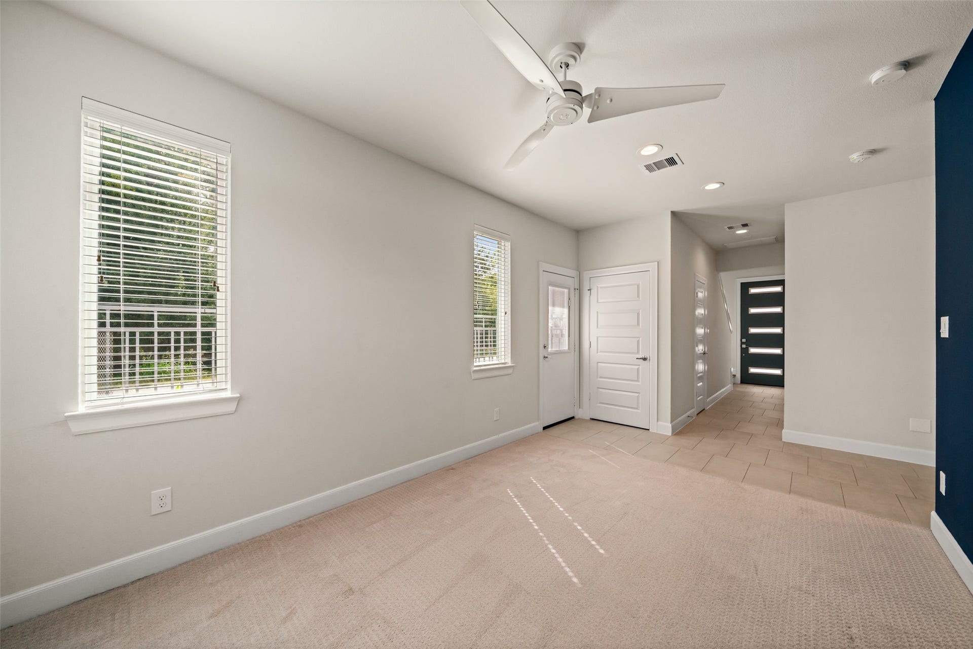 502 W Donovan Street, #A, Houston, TX 77091 Downstairs den, that can be converted to a 3rd bedroom.