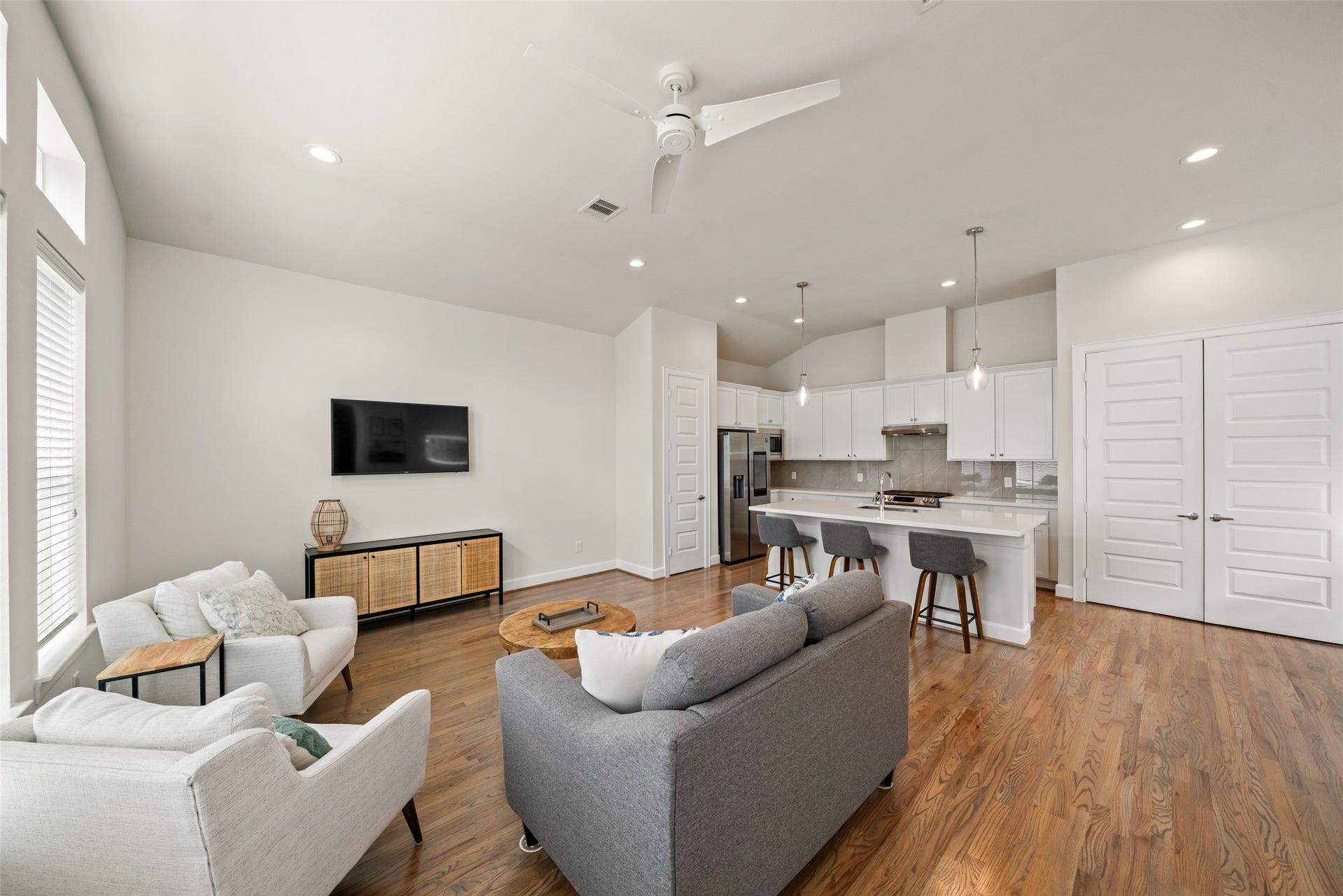 502 W Donovan Street, #A, Houston, TX 77091 One big, bright room with wood floors, soaring ceilings, and a seat at the island for everyone. This is the good life, just minutes from the Heights.