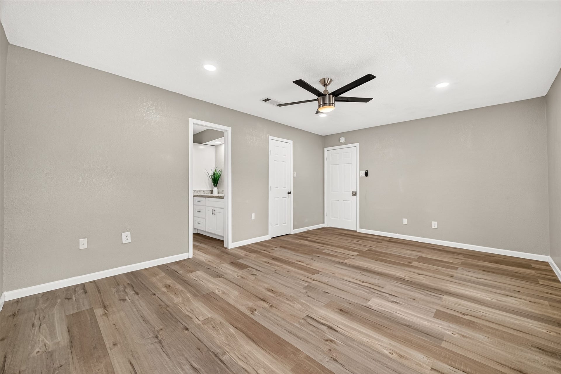 552 Roanoke Drive, Conroe, TX 77302