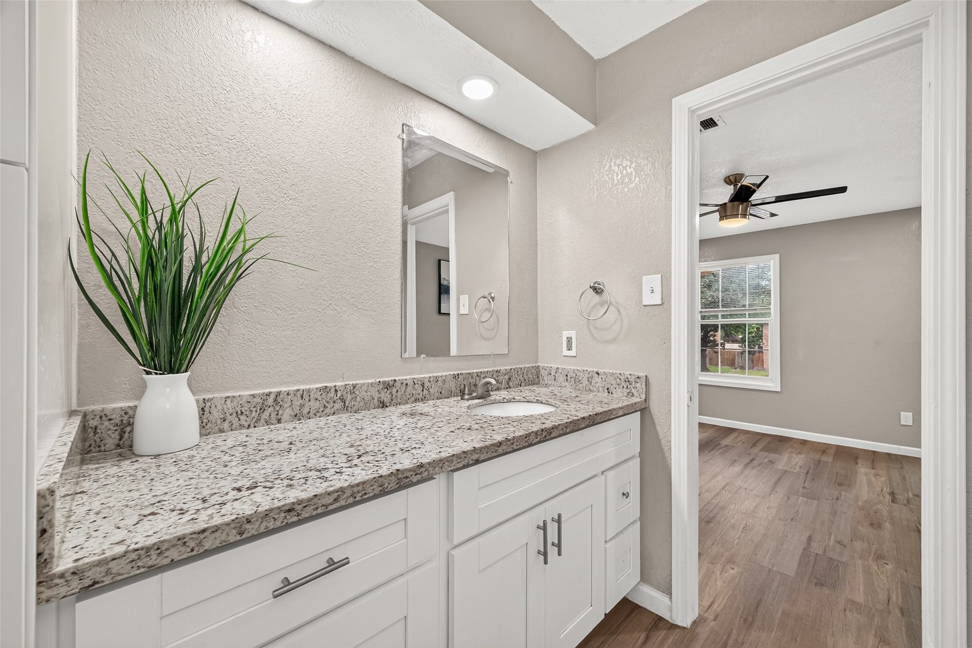 552 Roanoke Drive, Conroe, TX 77302