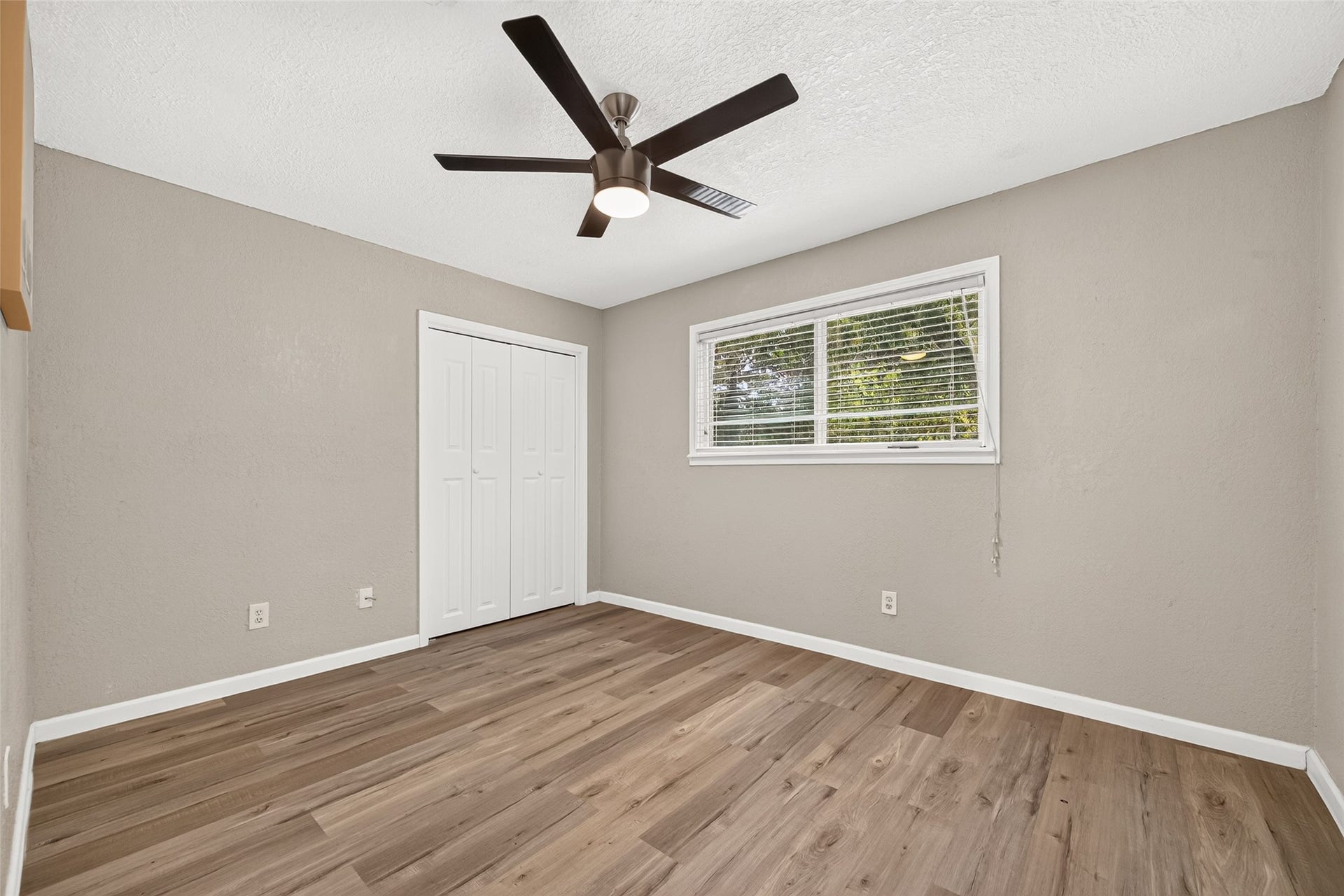 552 Roanoke Drive, Conroe, TX 77302