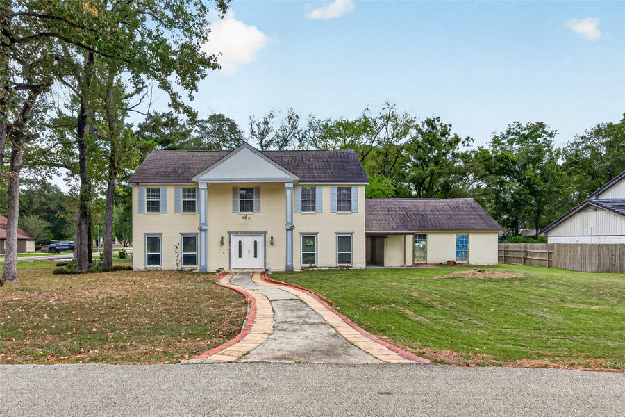 Property photo for 552 Roanoke Drive, Conroe, TX