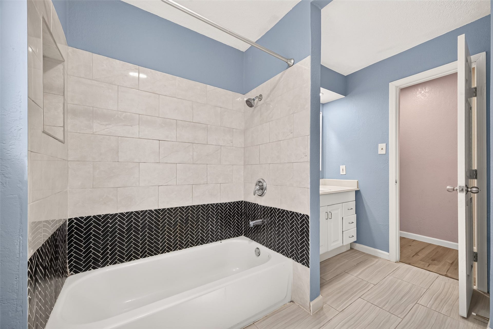 552 Roanoke Drive, Conroe, TX 77302