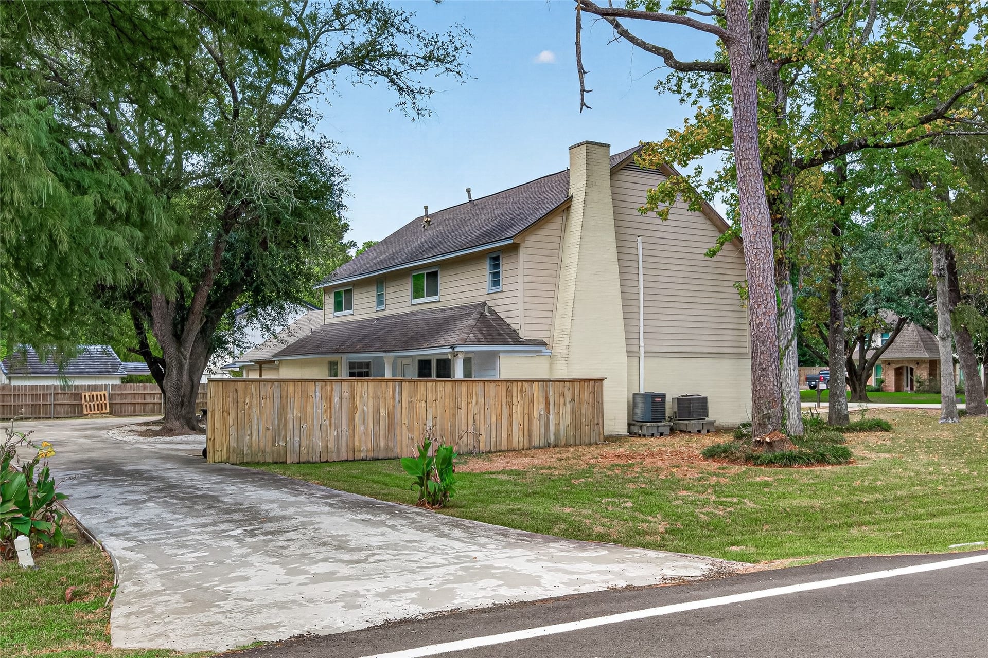 552 Roanoke Drive, Conroe, TX 77302