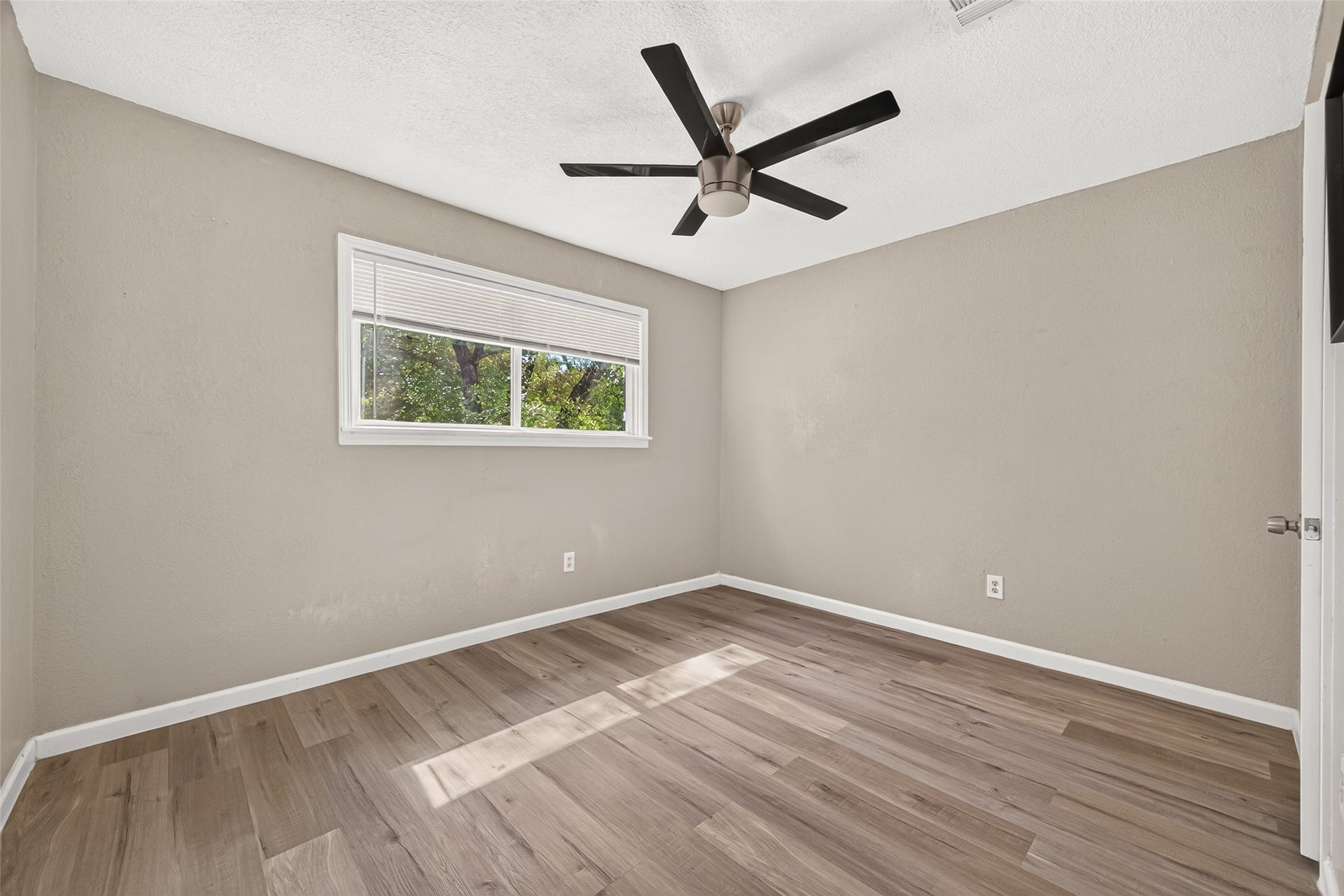 552 Roanoke Drive, Conroe, TX 77302