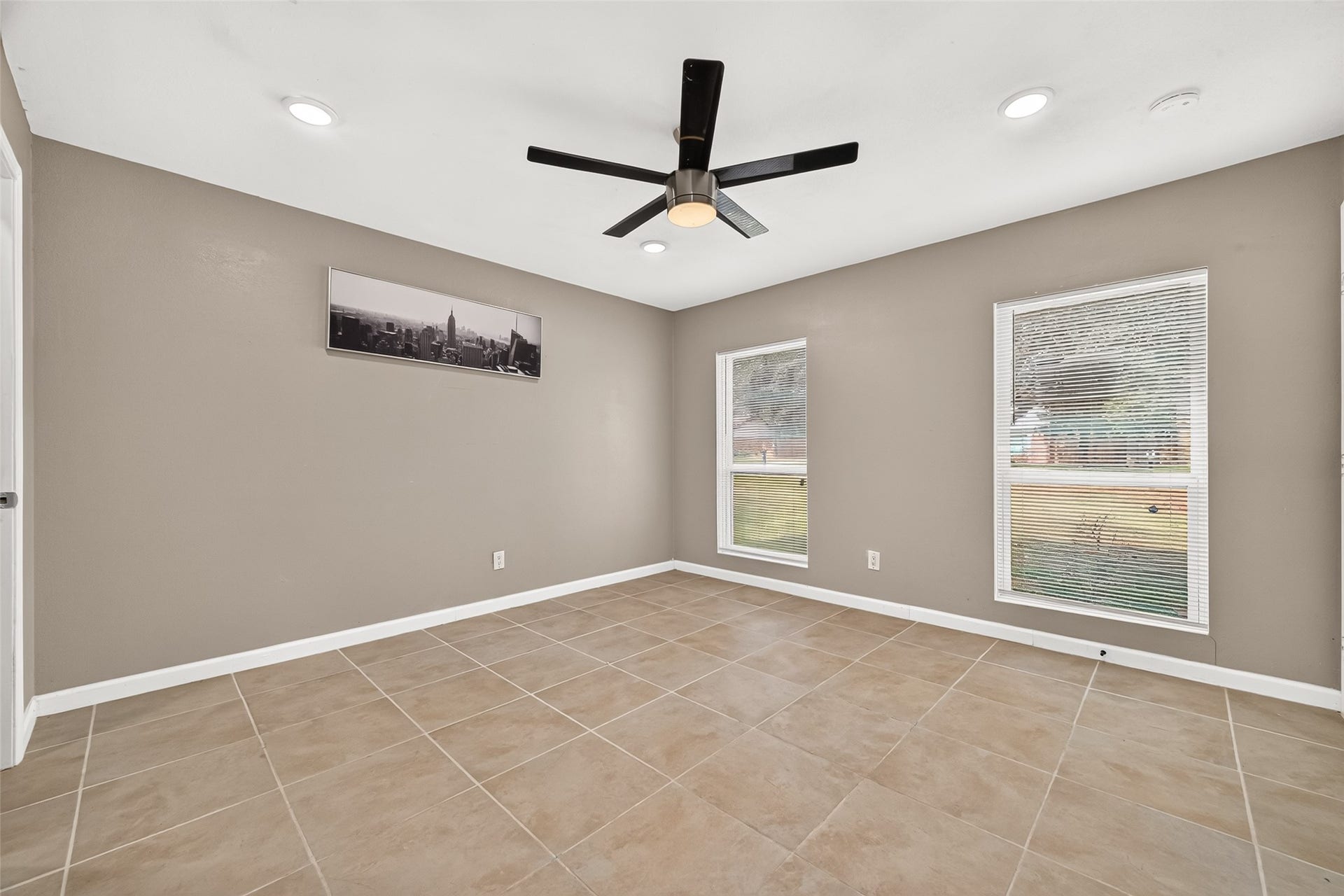 552 Roanoke Drive, Conroe, TX 77302