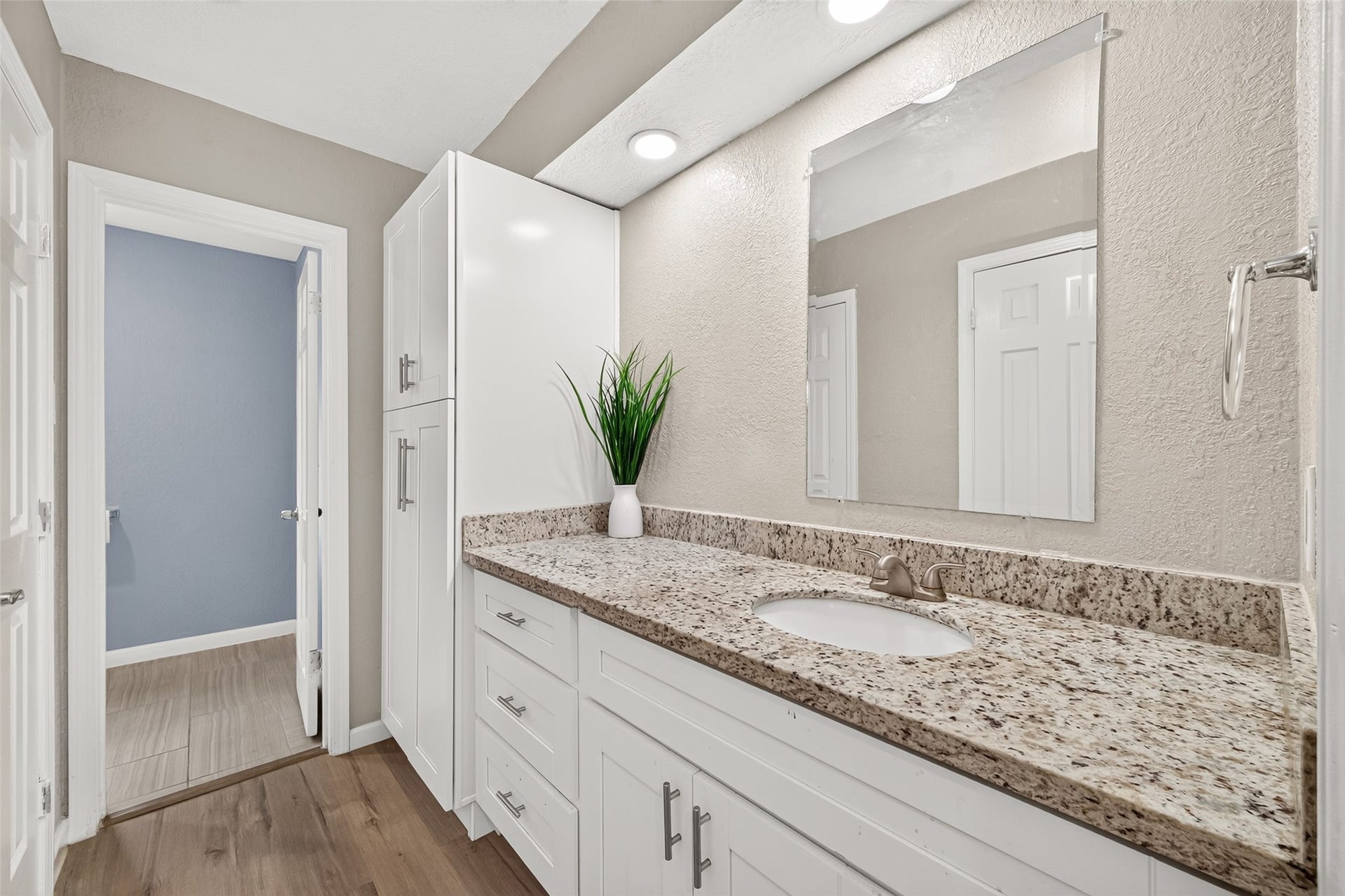 552 Roanoke Drive, Conroe, TX 77302