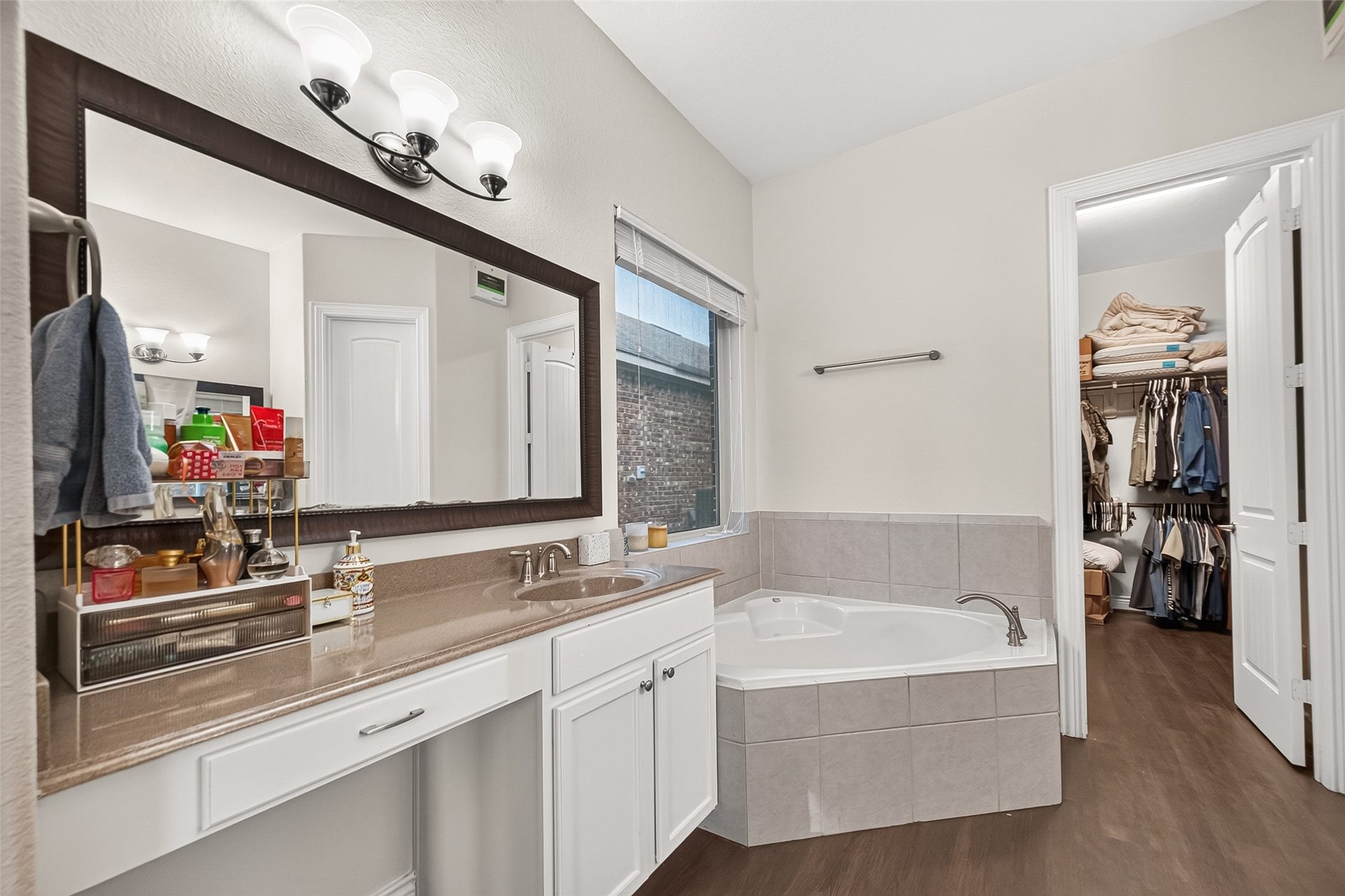 Separate Tub and Shower
