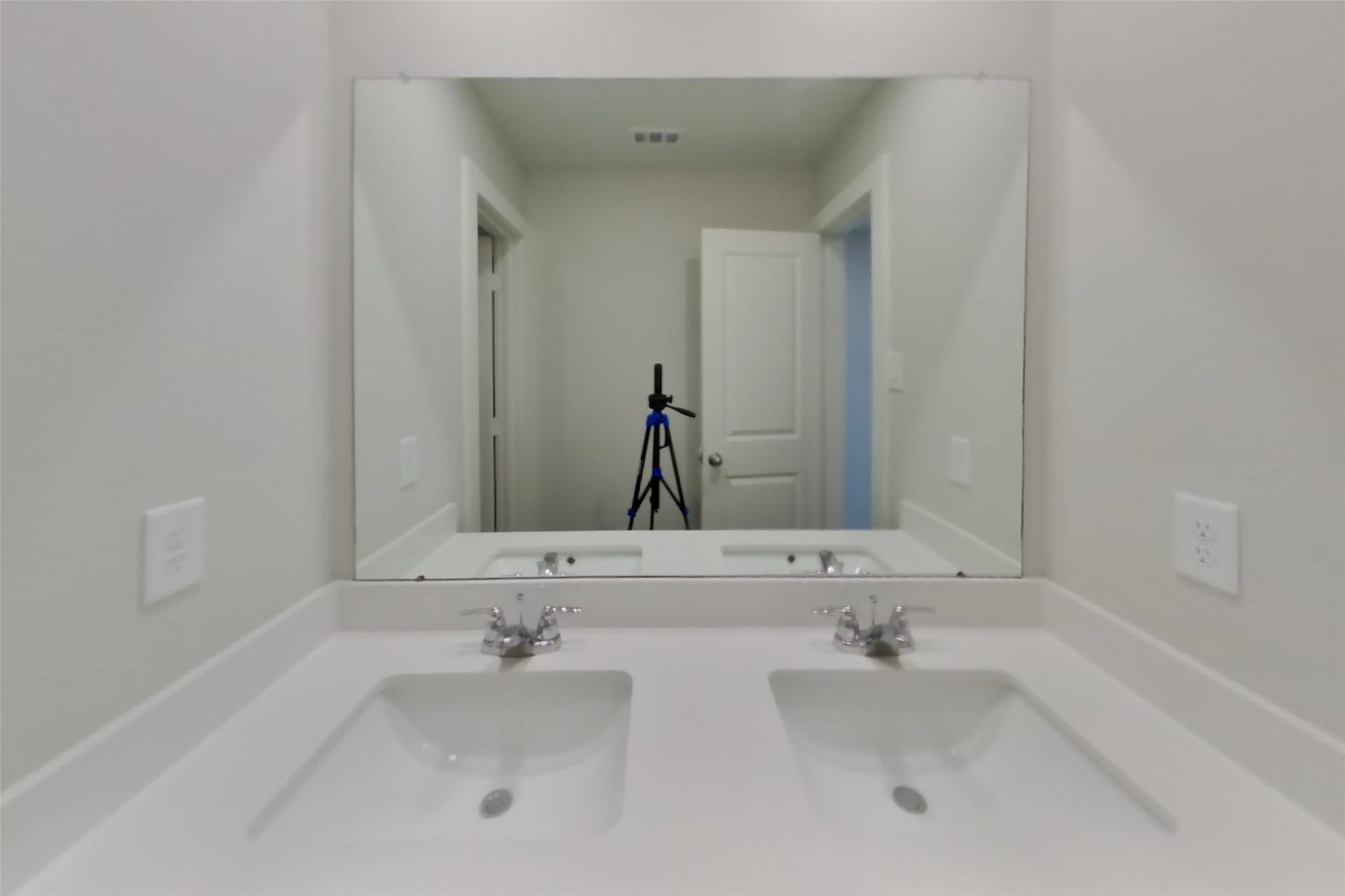 9835 Willow Creek Commerce Drive, #109, Tomball, TX 77375 9835 Willow Creek Commerce Drive, #109, Tomball, TX 77375