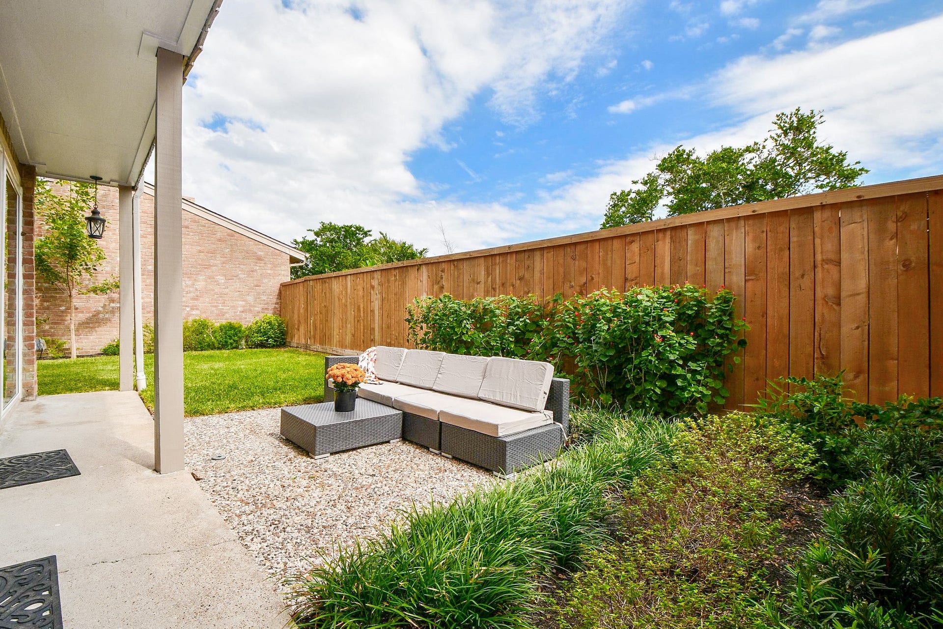 811 Bayou River Drive, Houston, TX 77079