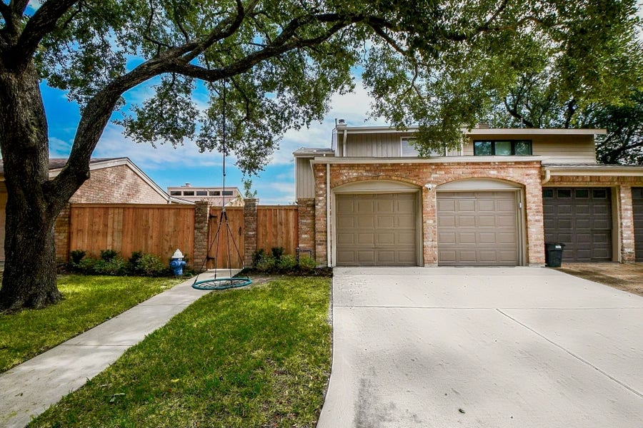 Property photo for 811 Bayou River Drive, Houston, TX