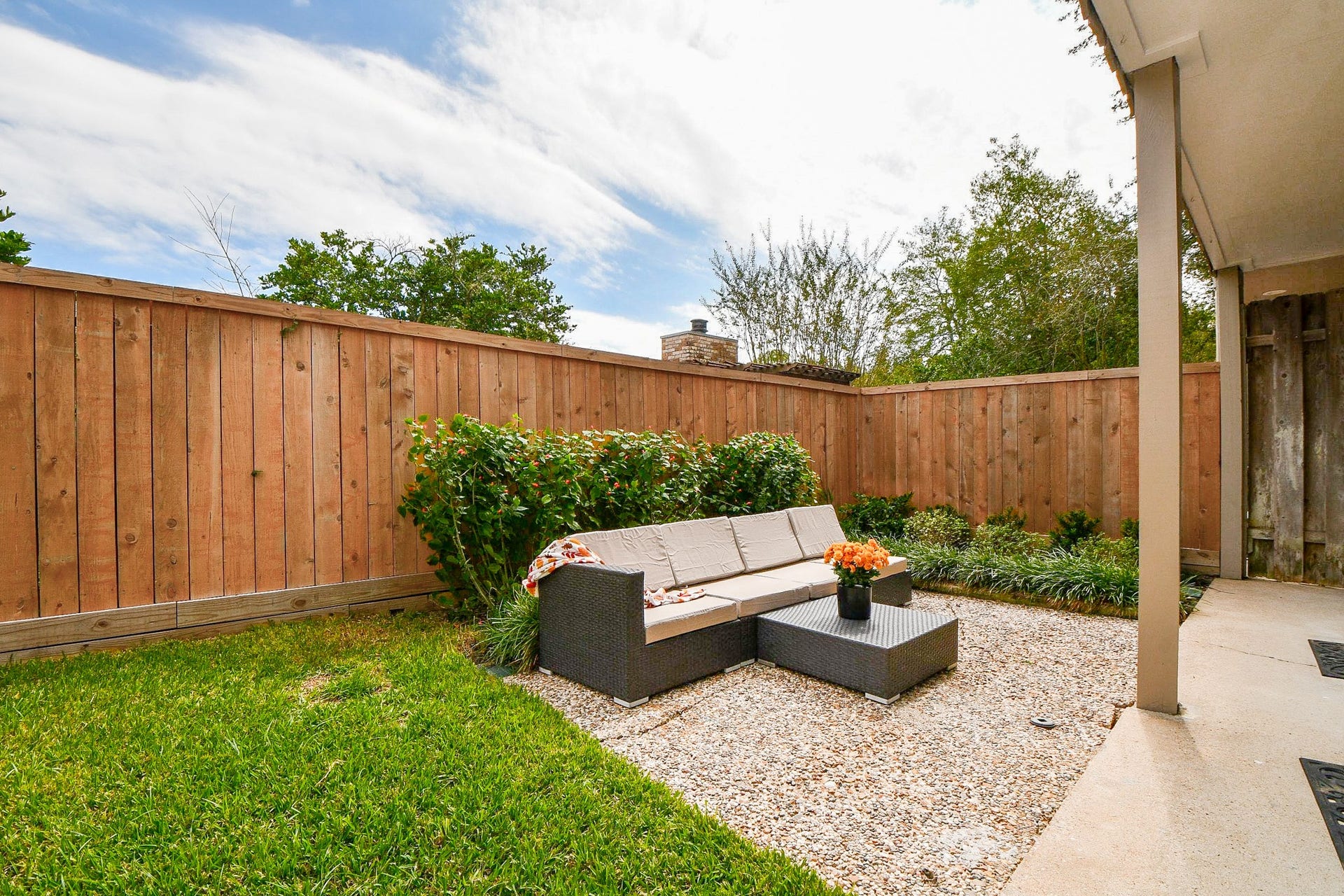 811 Bayou River Drive, Houston, TX 77079