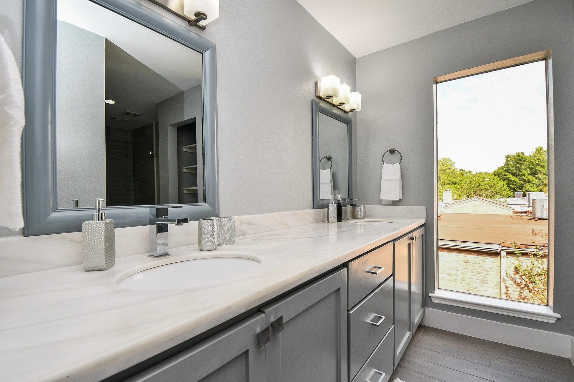 811 Bayou River Drive, Houston, TX 77079