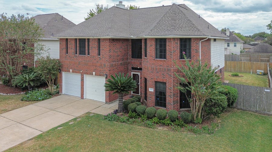 Property photo for 3603 Pine Hollow Drive, Pearland, TX