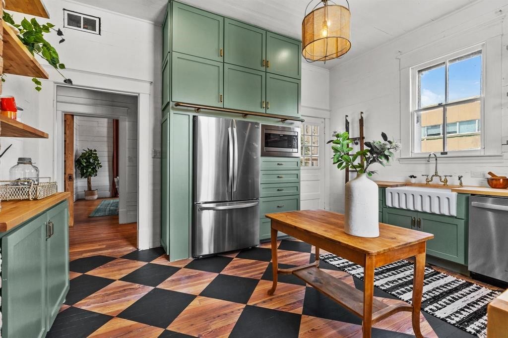 801 24th Street, Galveston, TX 77550 Tons of storage in this beautiful kitchen!