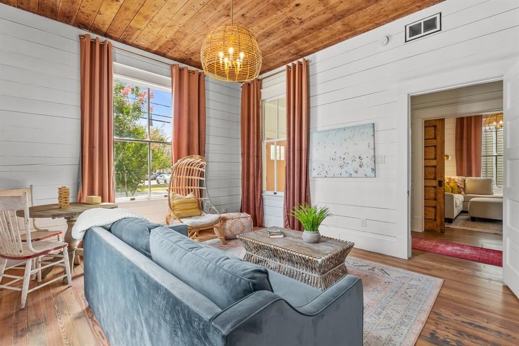 801 24th Street, Galveston, TX 77550 Room upon entry could be used as a formal living room or a study
