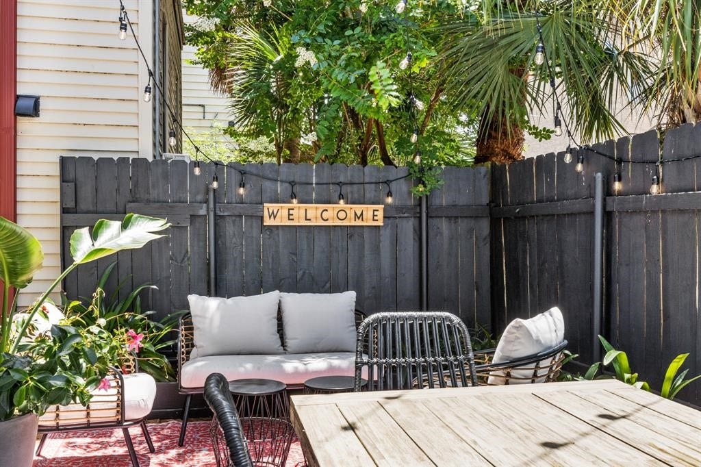 801 24th Street, Galveston, TX 77550 Relaxing outdoor deck!
