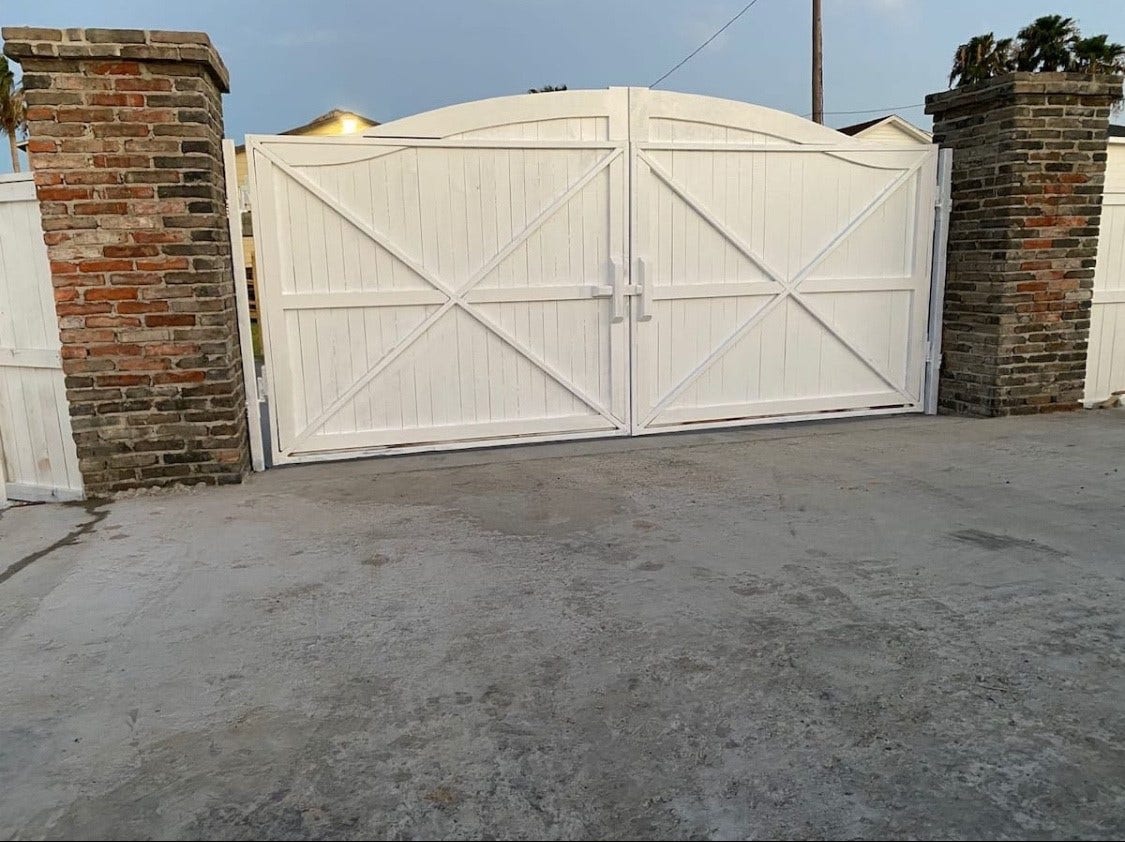 3391 Hwy 6 Drive, Hitchcock, TX 77563 3391 Hwy 6 Drive, Hitchcock, TX 77563