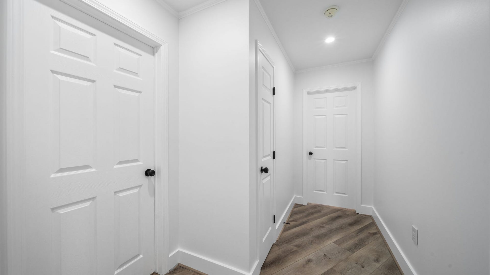 15502 Kitty Hawk Drive, Waller, TX 77484 Secondary bedroom and bath hall