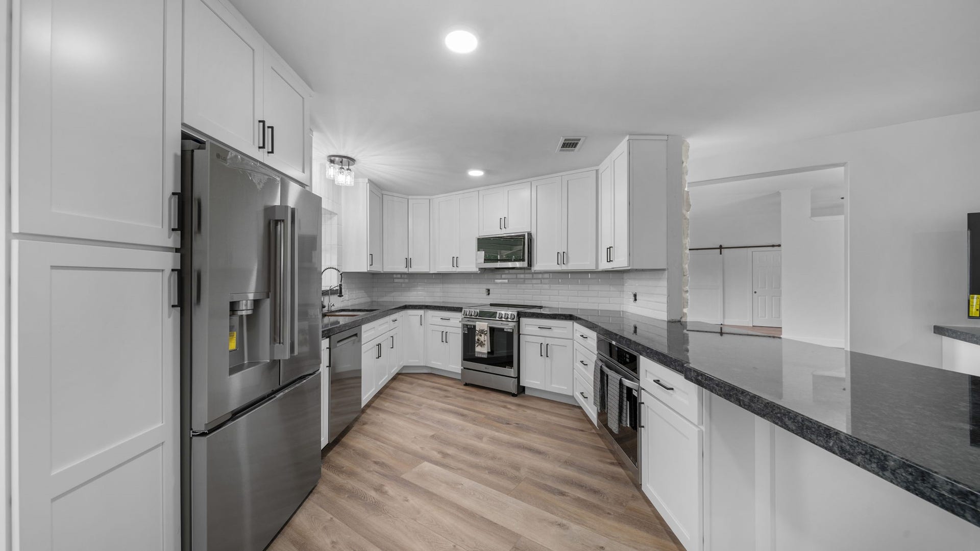 15502 Kitty Hawk Drive, Waller, TX 77484 2 convection/air frying ovens, all kitchen appliances 6/26