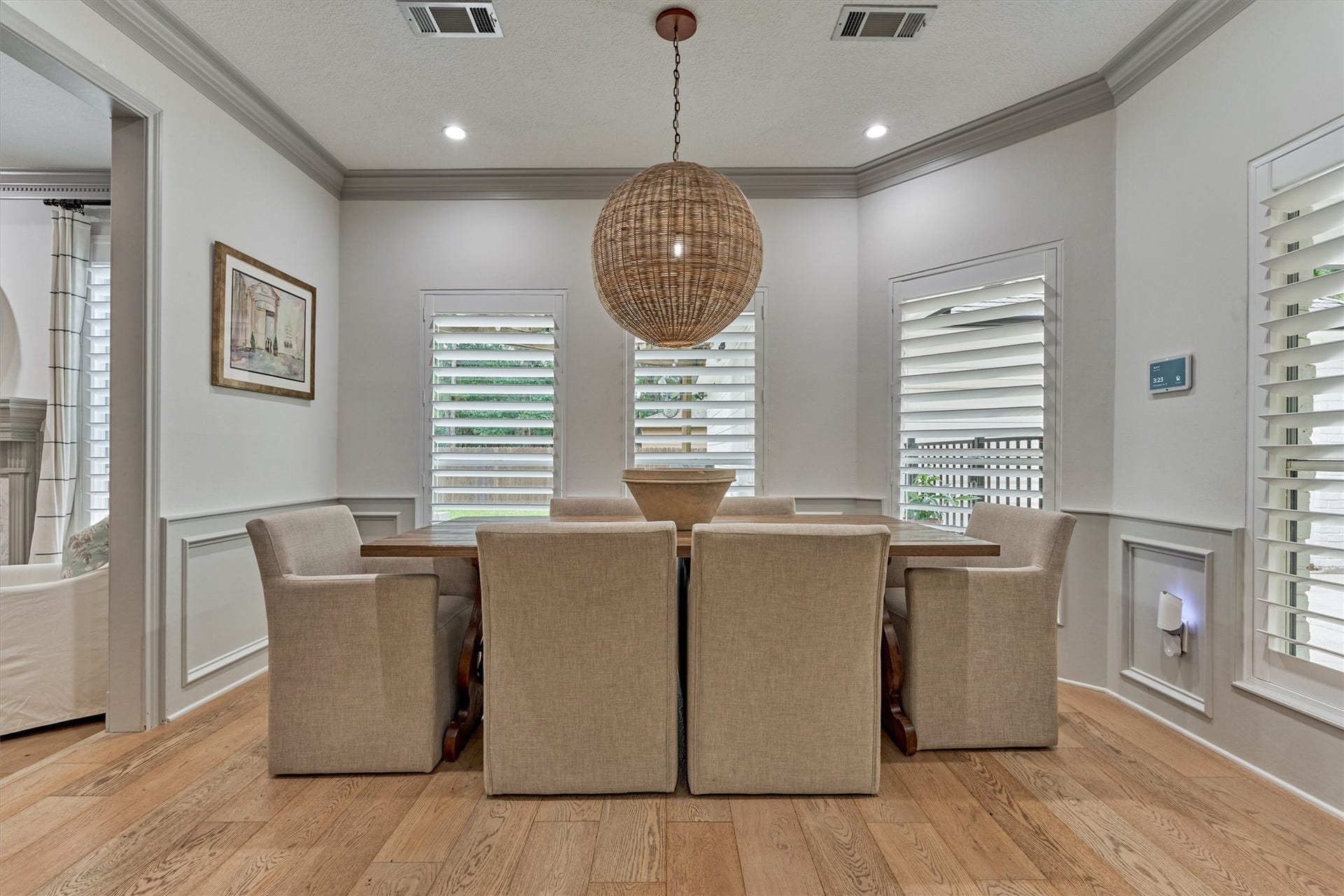42 Golden Shadow Circle, The Woodlands, TX 77381 Enjoy peaceful greenbelt views from the sunny breakfast room.