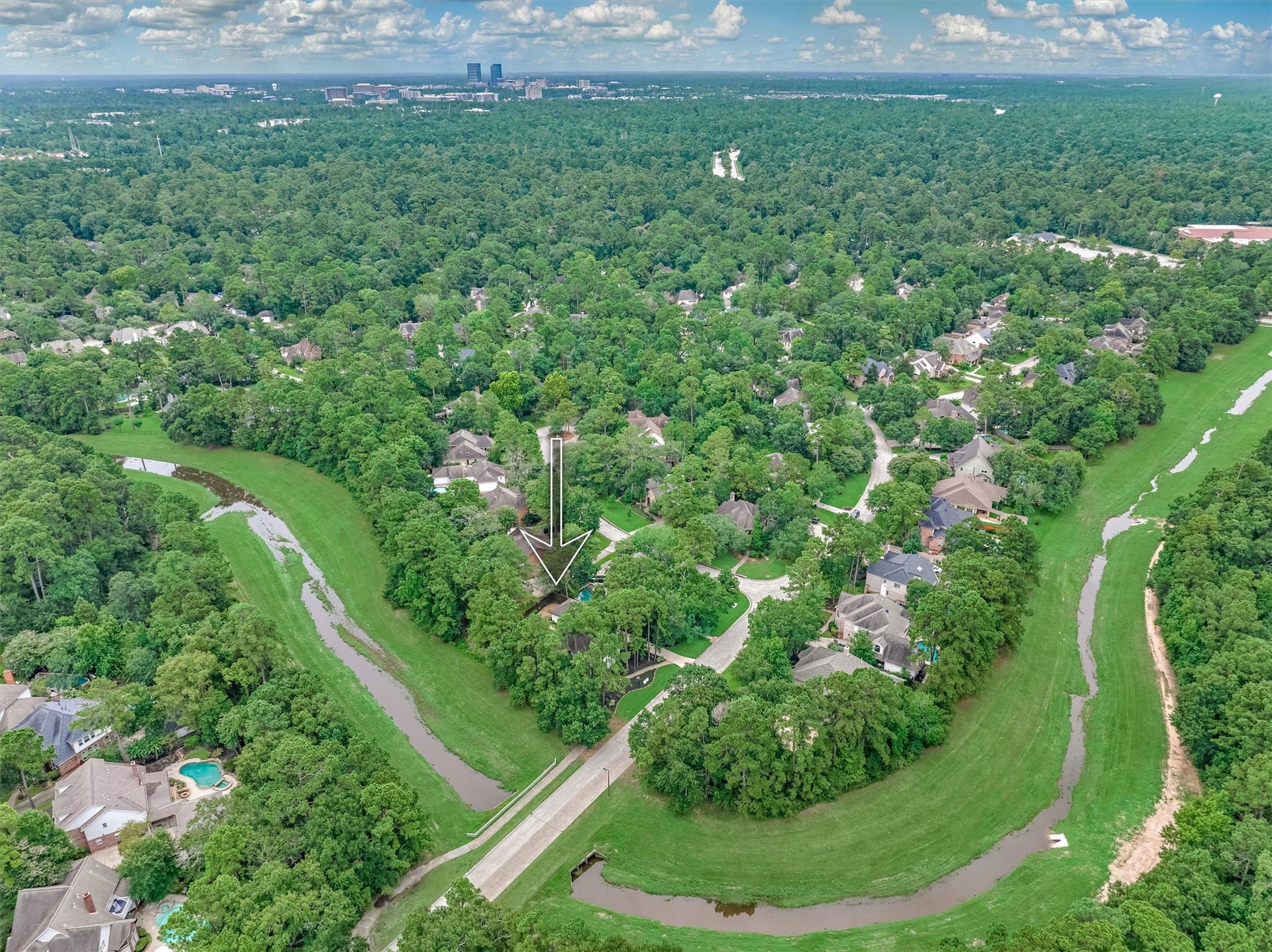 42 Golden Shadow Circle, The Woodlands, TX 77381 RARE greenbelt lot in the highly sought-after Shadow Lake Forest neighborhood, where an unbeatable location meets everyday tranquility.