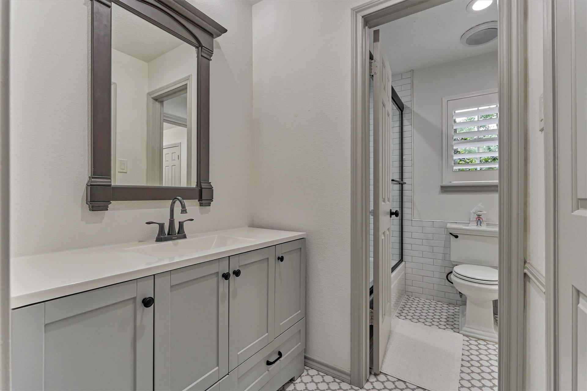 42 Golden Shadow Circle, The Woodlands, TX 77381 Secondary Bedroom #3's features updated vanity with bonus storage and access to the jack and Jill bath with tub/shower combo + direct access to the walk-in closet.