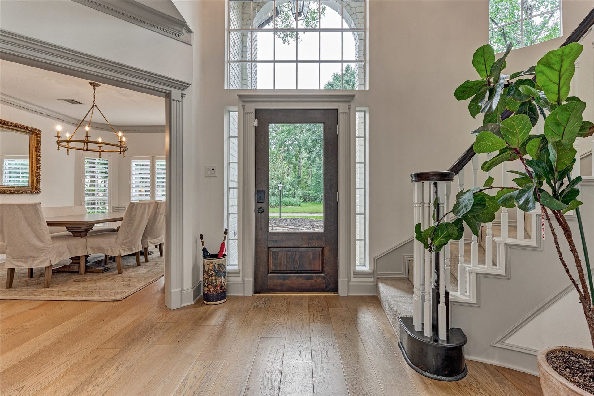 42 Golden Shadow Circle, The Woodlands, TX 77381 Flooded with natural light, this centrally located home has been impeccably maintained and thoughtfully updated.