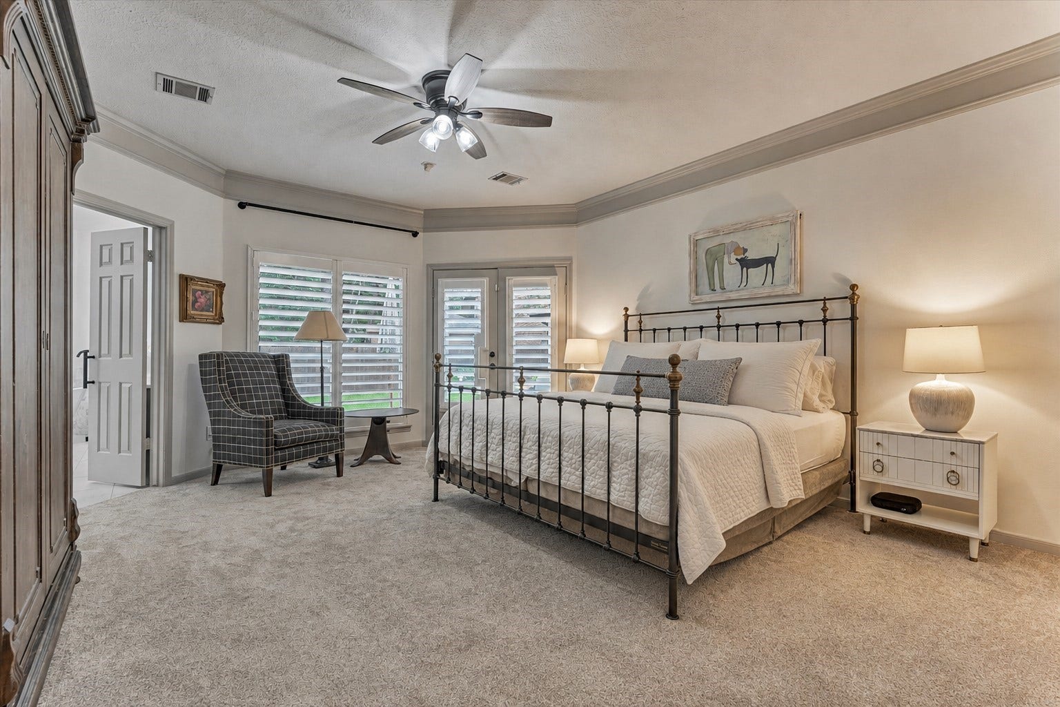 42 Golden Shadow Circle, The Woodlands, TX 77381 The spacious owner's retreat offers new carpeting and private patio access, creating a peaceful escape.