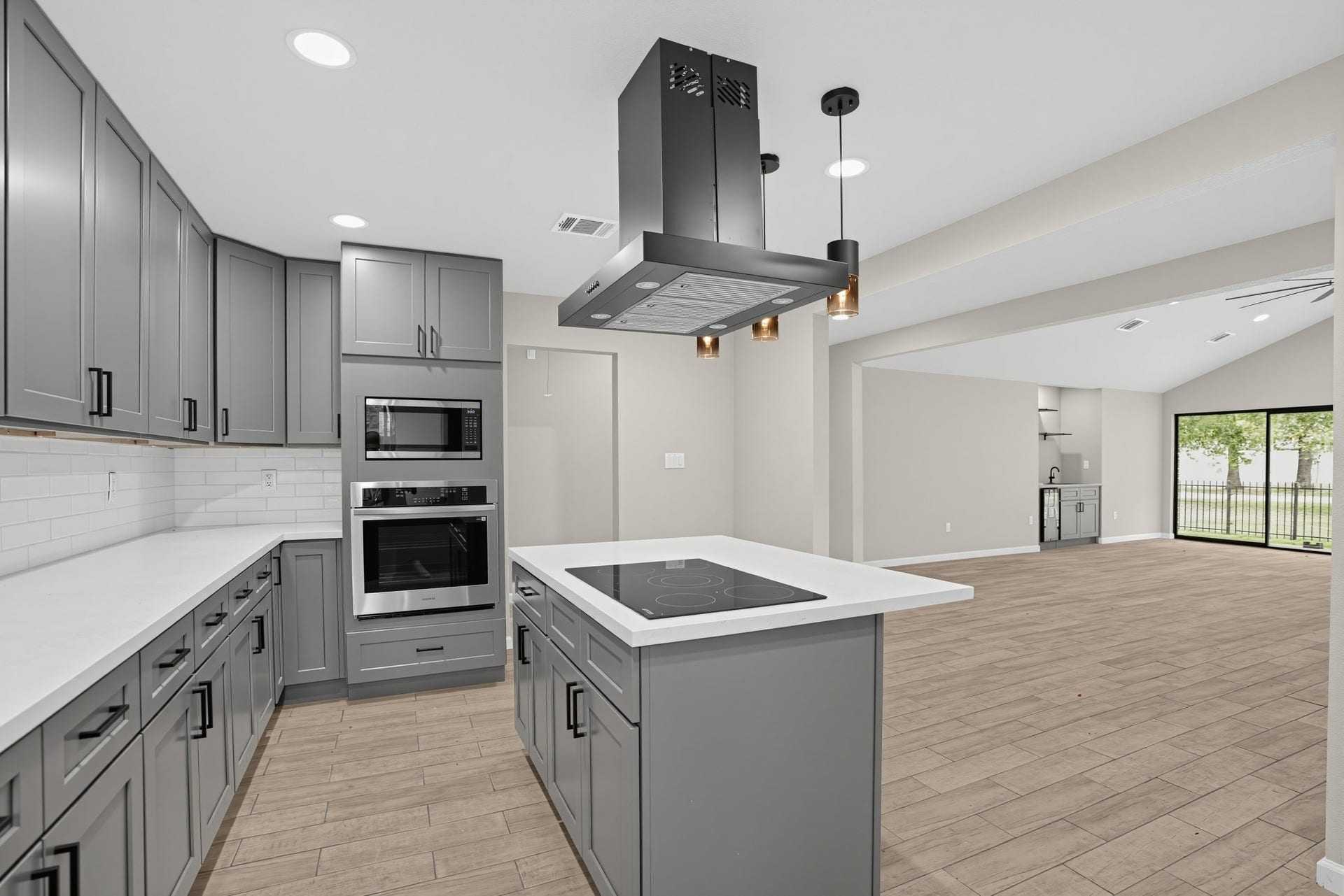 15 Presidio Road, Montgomery, TX 77356 15 Presidio Road, Montgomery, TX 77356
