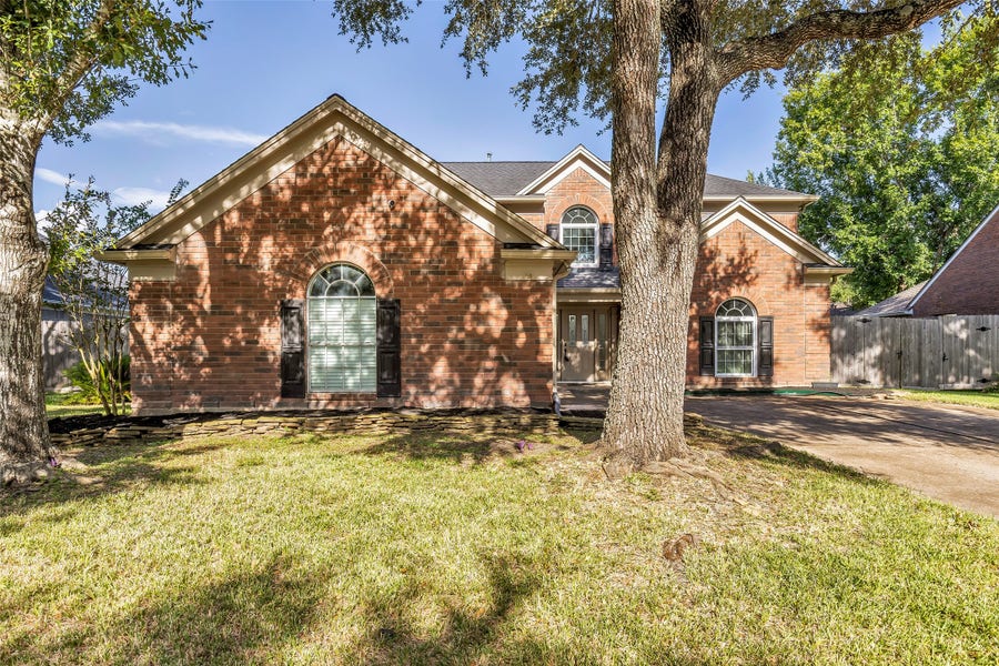 Property photo for 4007 Greenwood Drive, Pearland, TX