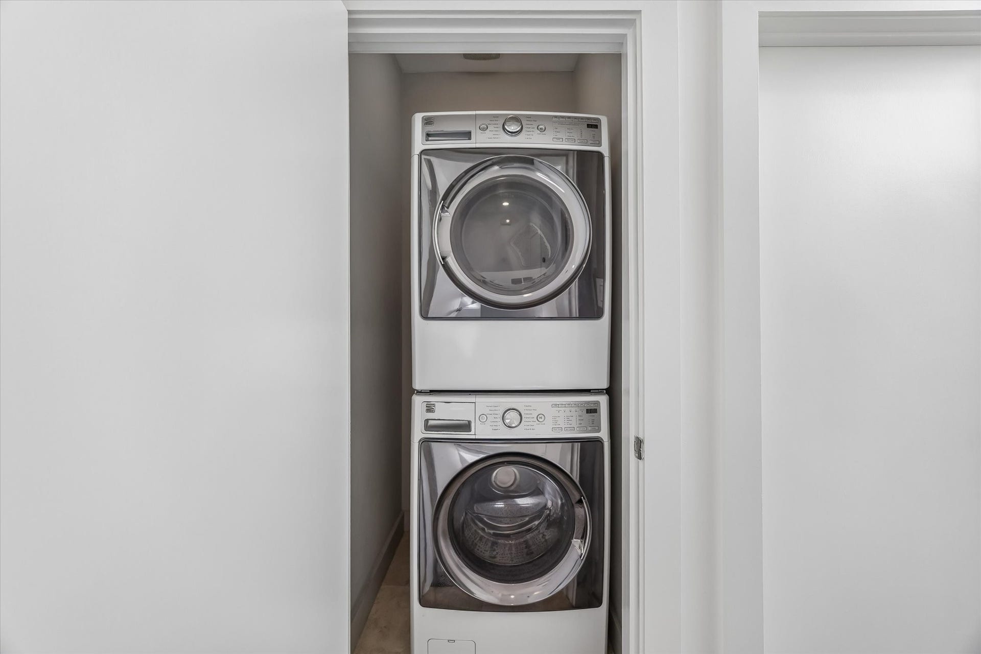 1703 Beall Street, Houston, TX 77008 1703 Beall Street, Houston, TX 77008