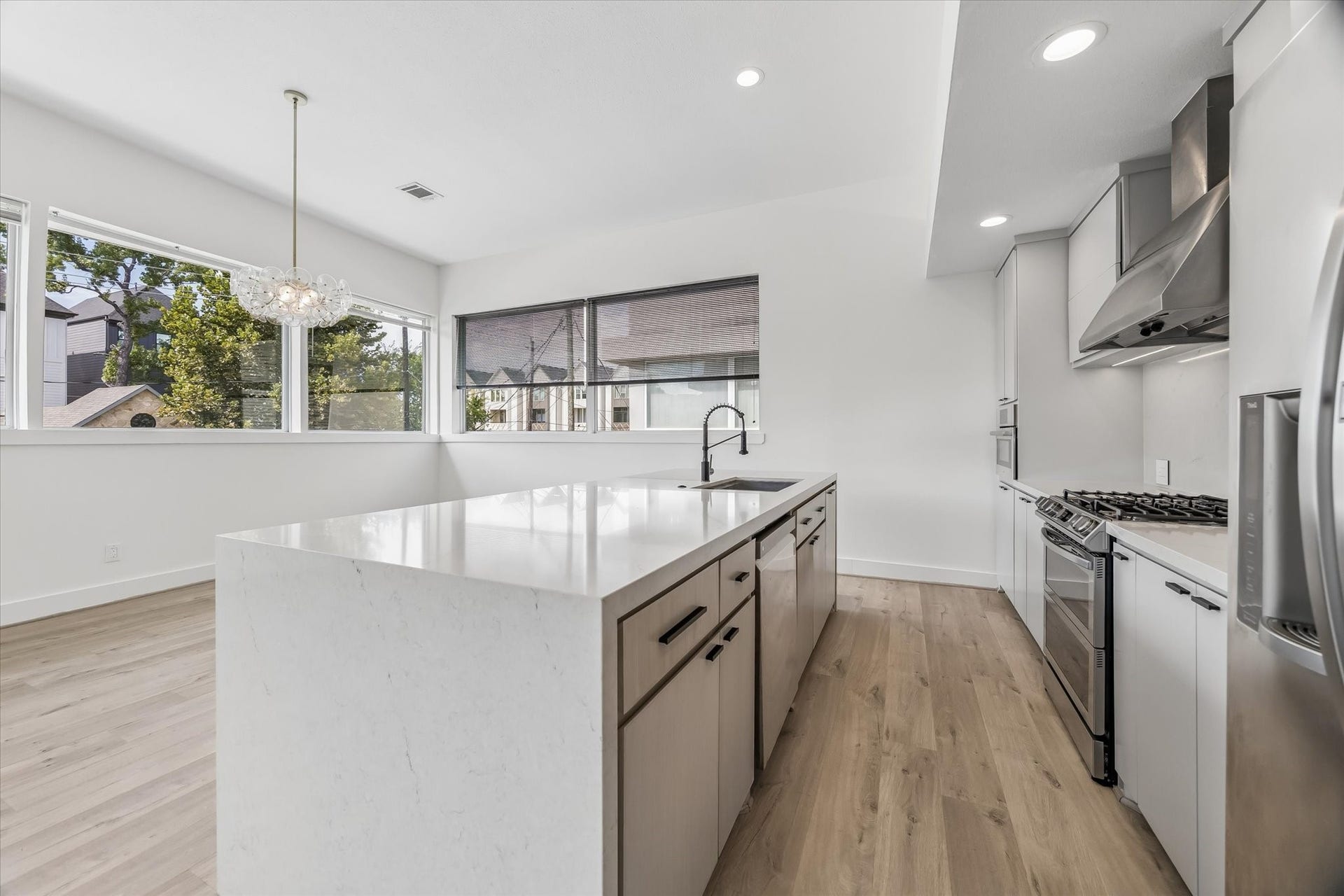1703 Beall Street, Houston, TX 77008 1703 Beall Street, Houston, TX 77008