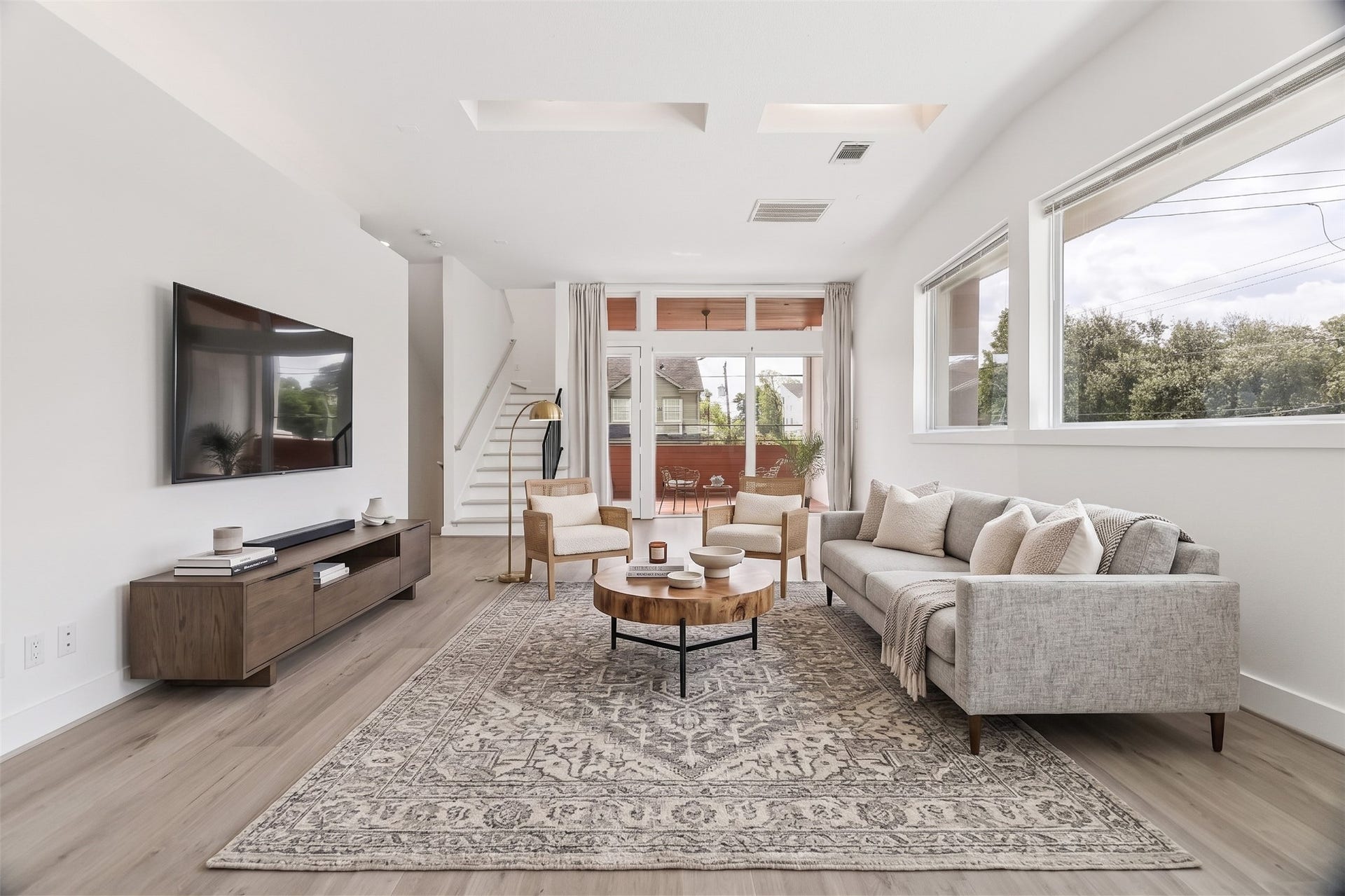 1703 Beall Street, Houston, TX 77008 Virtually furnished