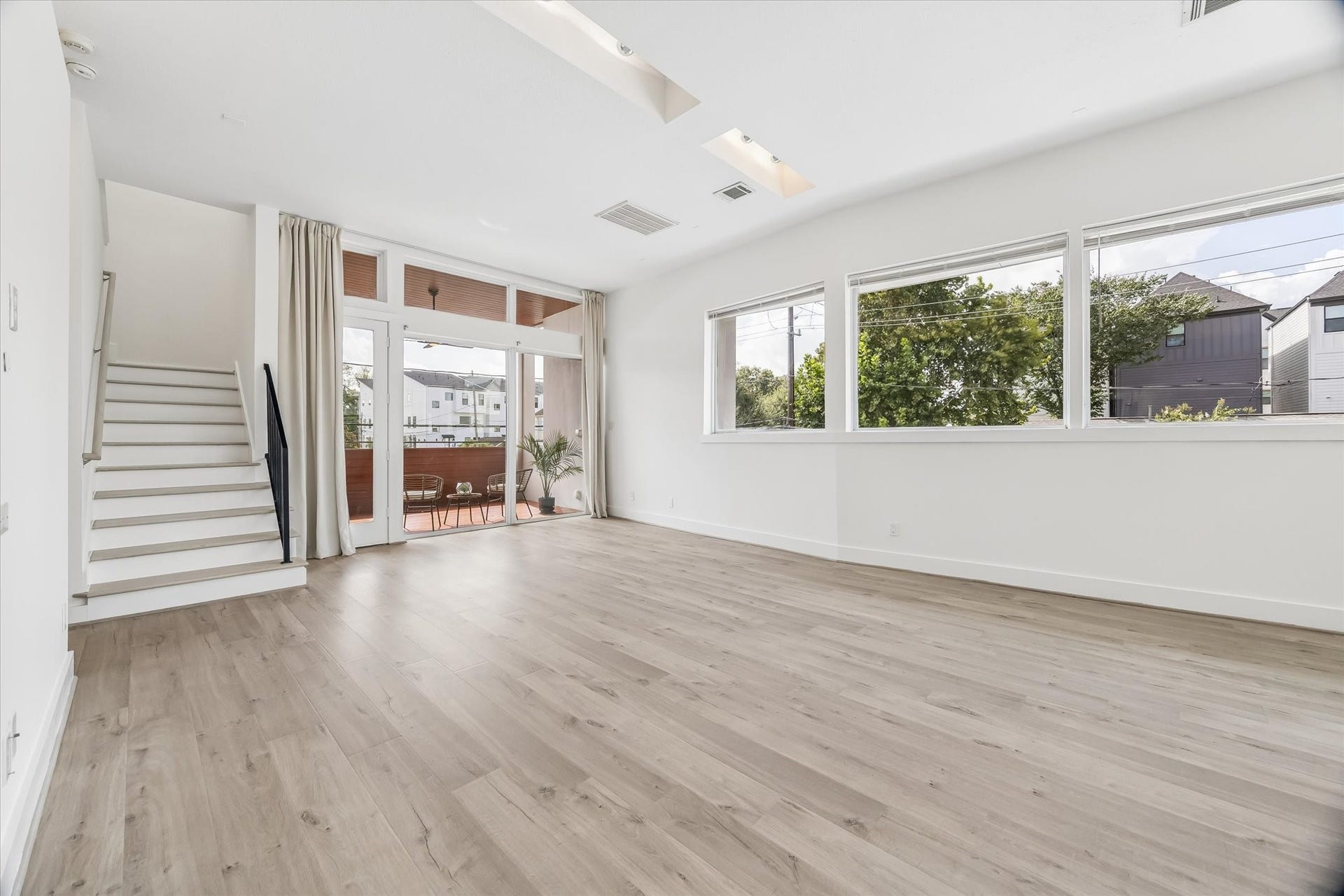 1703 Beall Street, Houston, TX 77008 1703 Beall Street, Houston, TX 77008