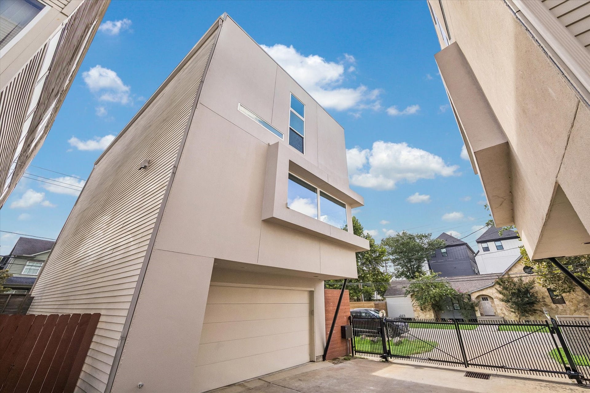 1703 Beall Street, Houston, TX 77008 1703 Beall Street, Houston, TX 77008