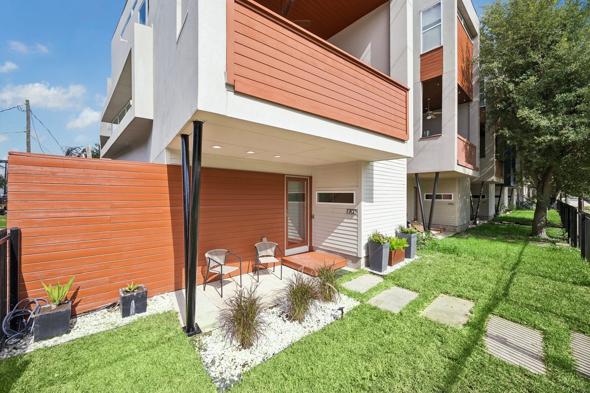 1703 Beall Street, Houston, TX 77008 1703 Beall Street, Houston, TX 77008