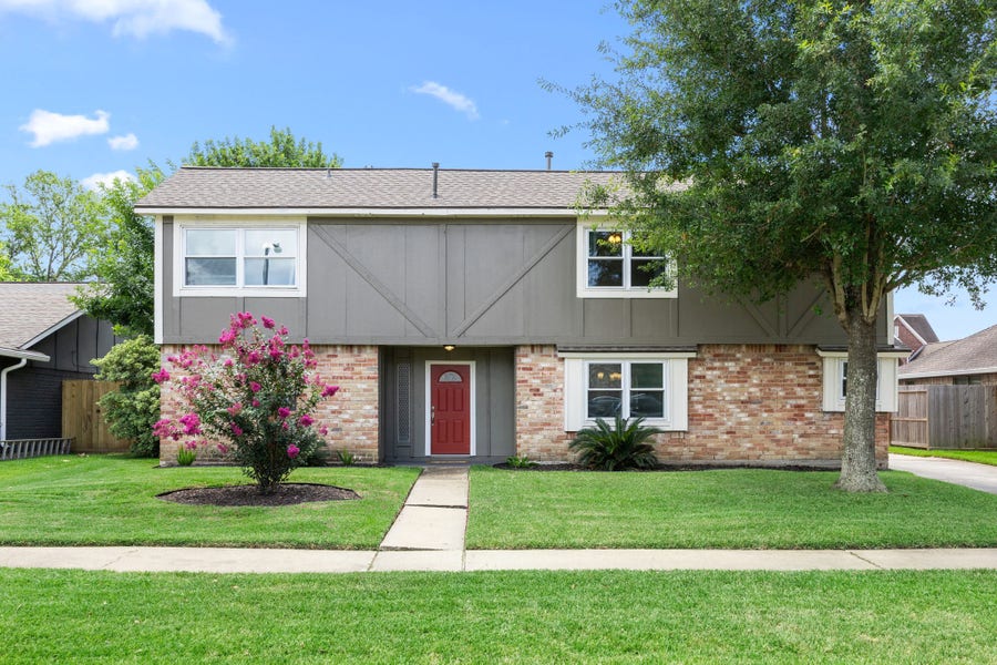 Property photo for 13823 Ivymount Drive, Sugar Land, TX
