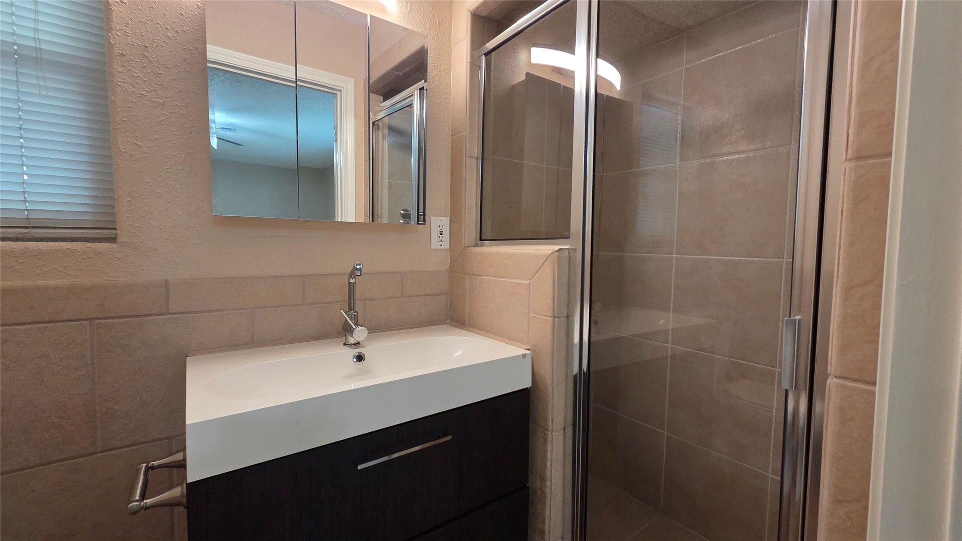 21298 Oak Leaf Boulevard, Porter, TX 77365 21298 Oak Leaf Boulevard, Porter, TX 77365