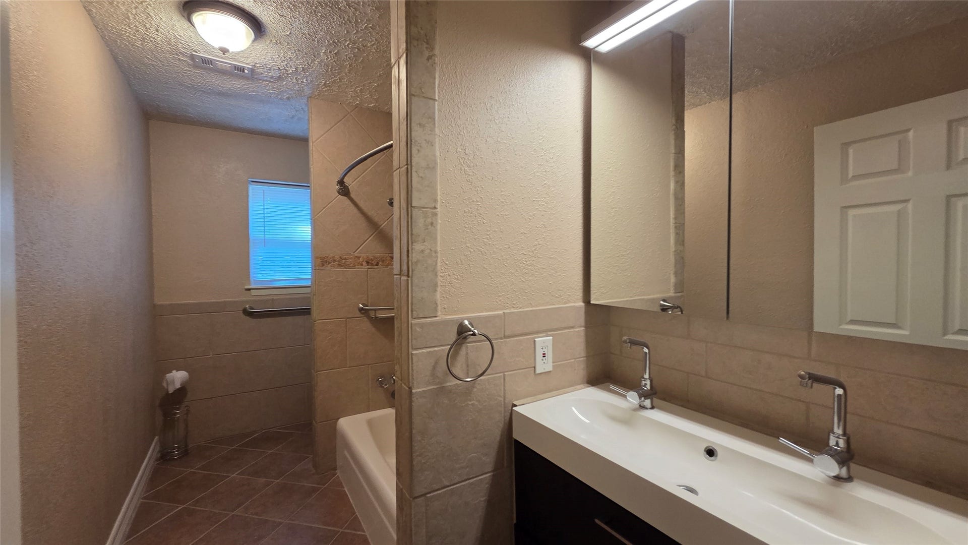 21298 Oak Leaf Boulevard, Porter, TX 77365 21298 Oak Leaf Boulevard, Porter, TX 77365