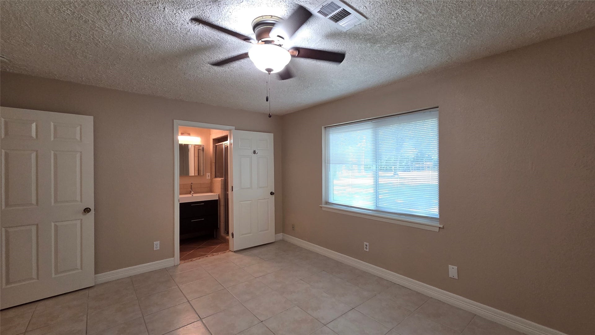 21298 Oak Leaf Boulevard, Porter, TX 77365 21298 Oak Leaf Boulevard, Porter, TX 77365