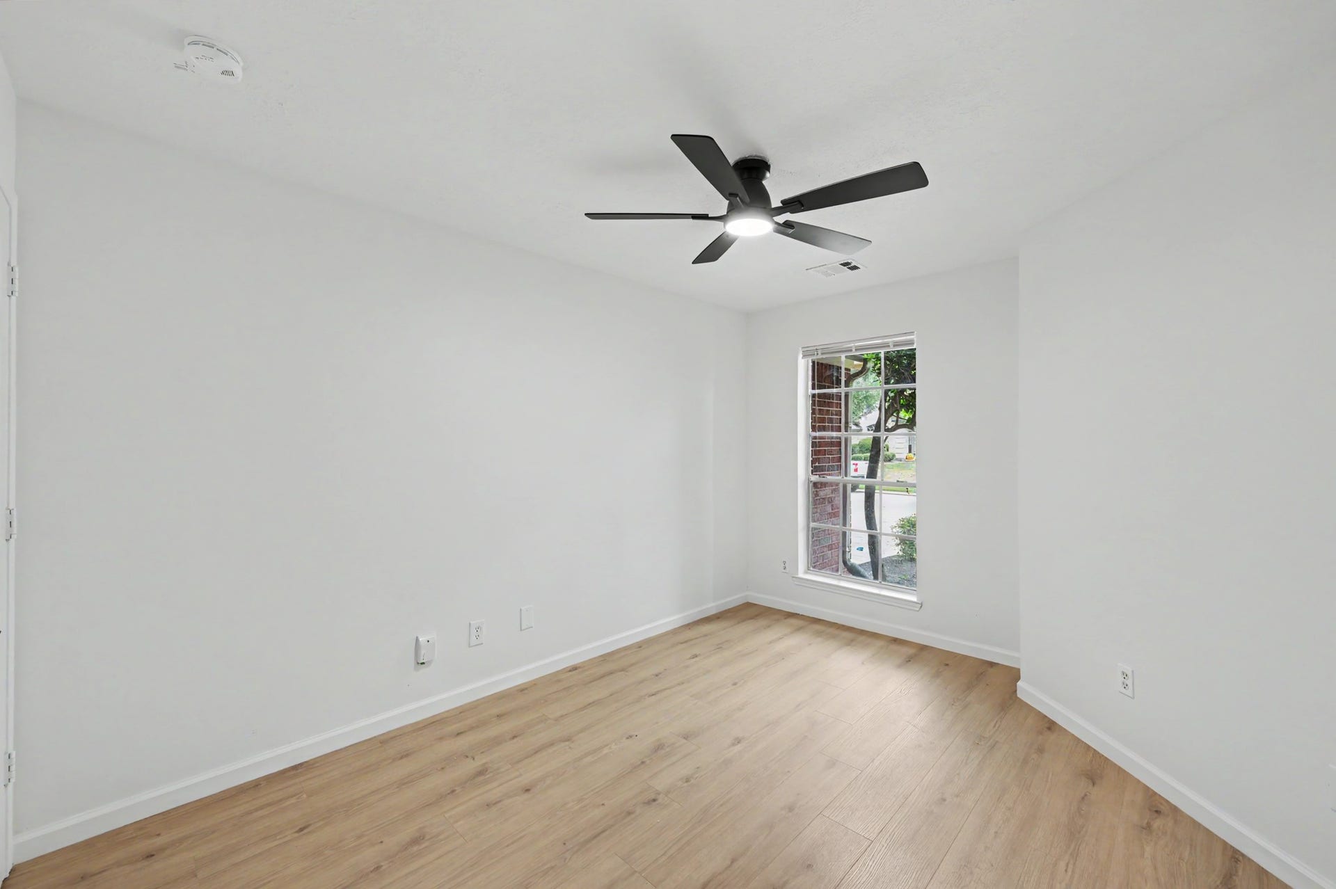17107 Mountain Crest Drive, Spring, TX 77379 Office/study/ flex room or extra bedroom
