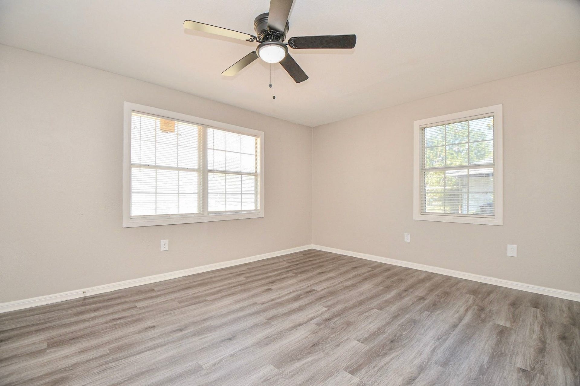7326 Sterlingshire Street, Houston, TX 77016