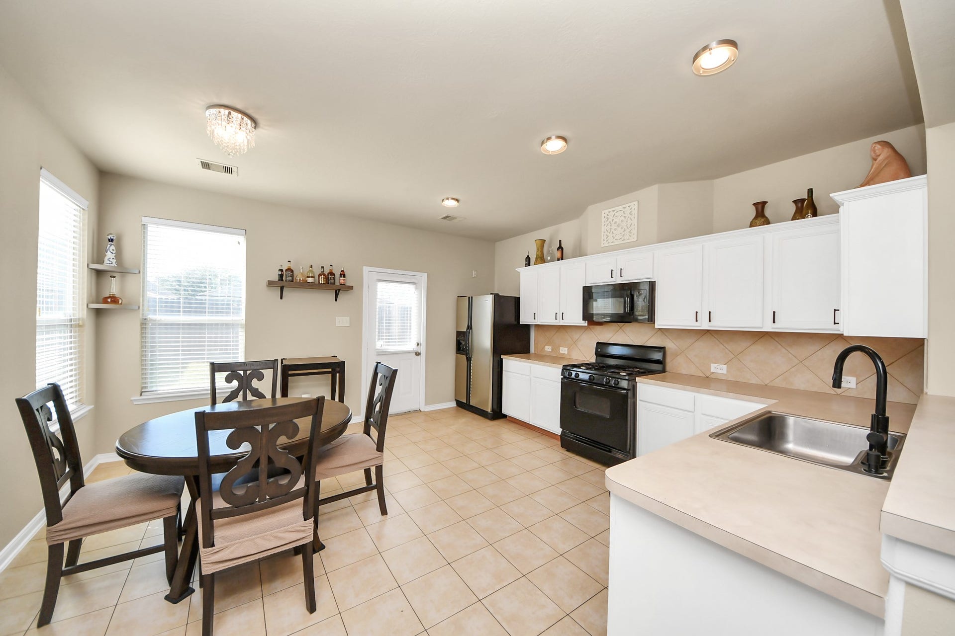 10826 Shannon Mills Lane, Houston, TX 77075 10826 Shannon Mills Lane, Houston, TX 77075