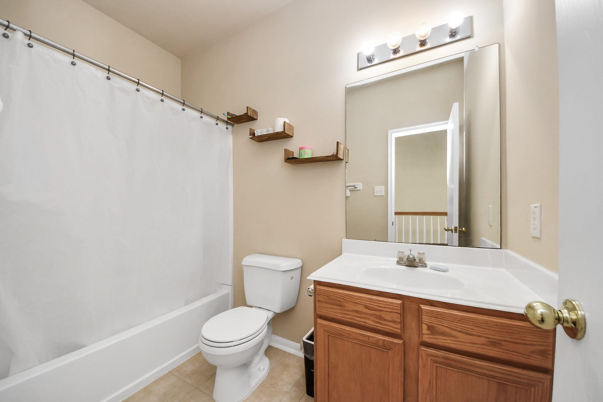 10826 Shannon Mills Lane, Houston, TX 77075 Upstairs Full RR
