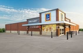 924 E 39th Street, Houston, TX 77022 The brand new Garden Oaks Aldi is just one of many area shopping choices.