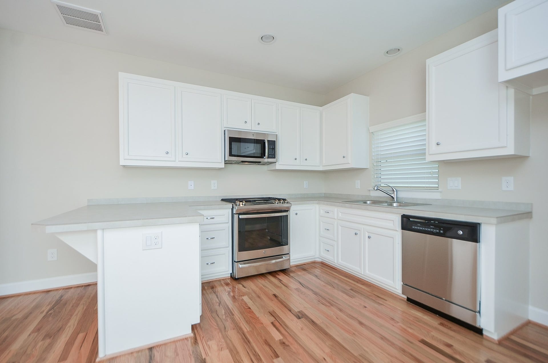 924 E 39th Street, Houston, TX 77022 White cabinets, pull out drawers, and stainless appliances provide the storage and tools needed to make this kitchen a chefs dream.