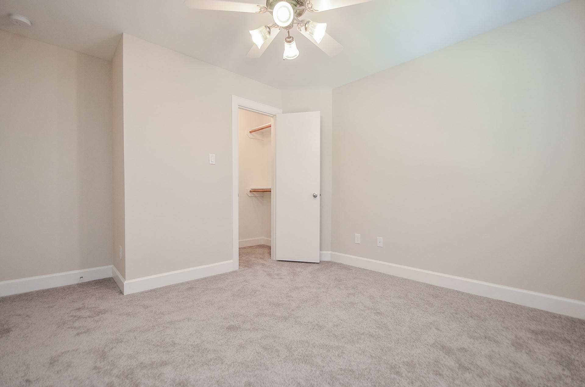 924 E 39th Street, Houston, TX 77022 924 E 39th Street, Houston, TX 77022